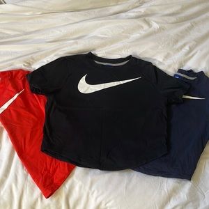 Nike Crop Tees Size Large (3)
